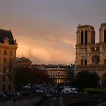Two Bedroom Luxury Apartment - Balcony With View Of Notre Dame