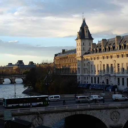 Two Bedroom Luxury - Balcony With View Of Notre Dame Appartamento Parigi