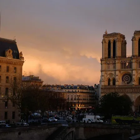Appartamento Two Bedroom Luxury - Balcony With View Of Notre Dame *