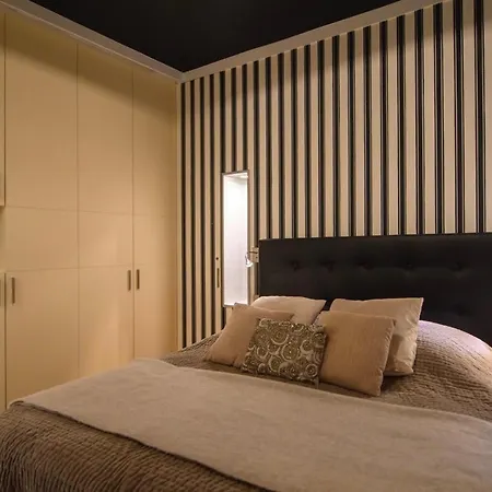 Two Bedroom Luxury - Balcony With View Of Notre Dame Appartamento