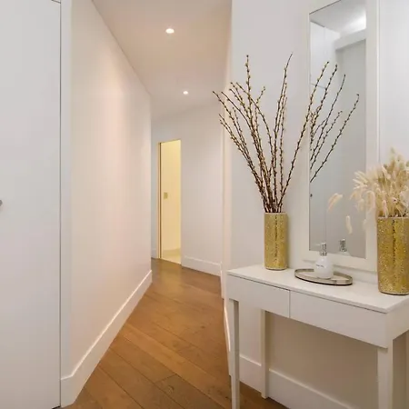 Two Bedroom Luxury - Balcony With View Of Notre Dame Parigi