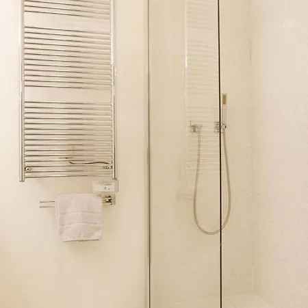 Two Bedroom Luxury - Balcony With View Of Notre Dame Appartamento *