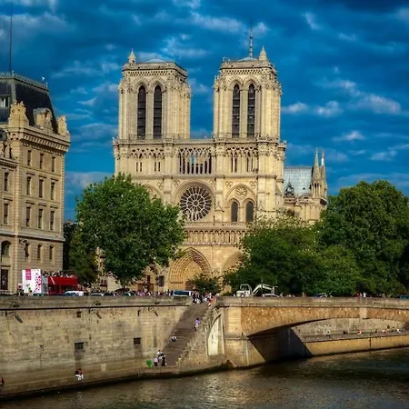 Two Bedroom Luxury - Balcony With View Of Notre Dame Appartamento *