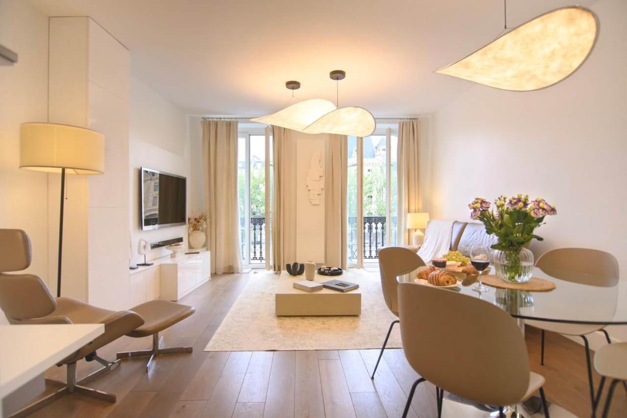 Two Bedroom Luxury - Balcony With View Of Notre Dame Appartamento Parigi
