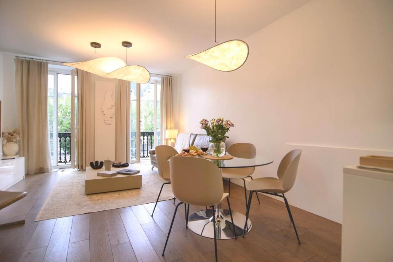 Two Bedroom Luxury - Balcony With View Of Notre Dame Parigi