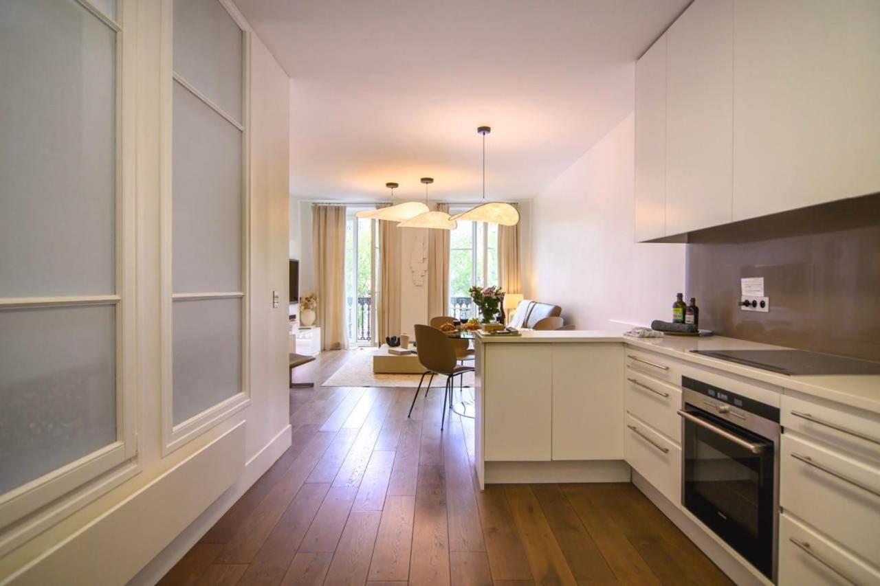 Two Bedroom Luxury - Balcony With View Of Notre Dame Appartamento